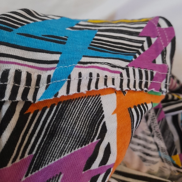 ● NWT Hot Topic | Workout Sleeveless Hoddie - Picture 10 of 12